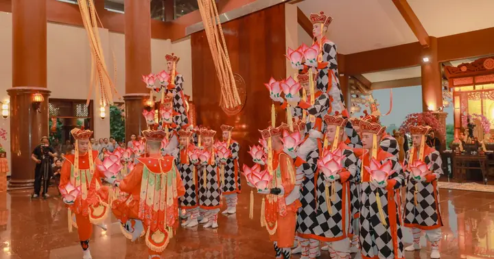 [ảnh] Đăng Đàn Chẩn Tế Và Dâng Lục Cúng Hoa Đăng Cầu Siêu Chư ...