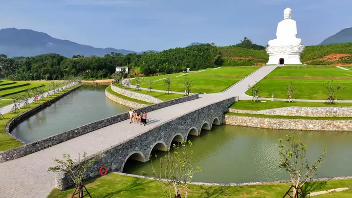 Điểm Khác Biệt Về Triết Lý Và Dịch Vụ