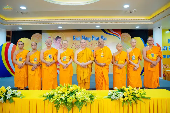 Chư Tăng Các Nước Hòa Hợp Trong Ngôi Nhà Phật Pháp