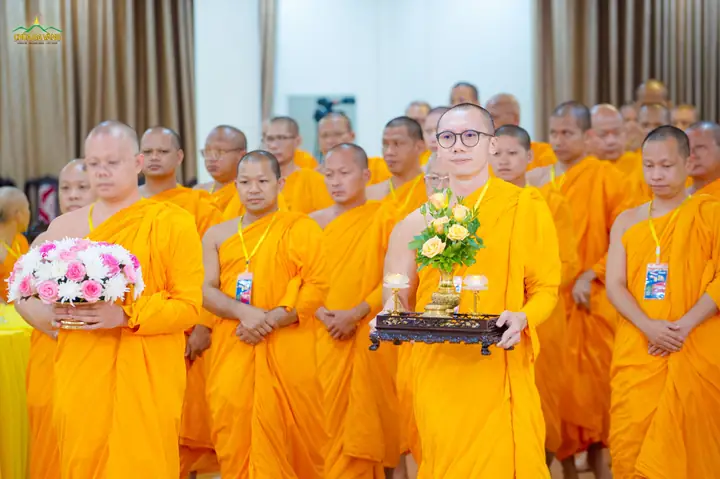 Chư Tăng Các Nước Hòa Hợp Trong Ngôi Nhà Phật Pháp