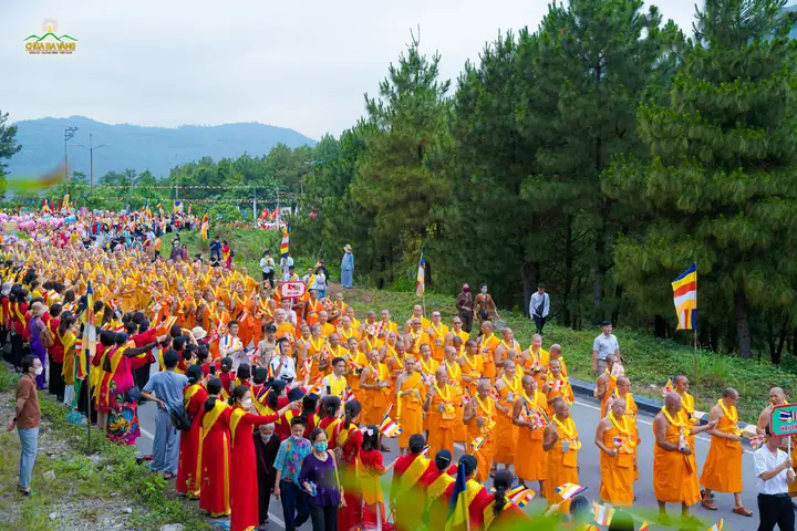 Chư Tăng Các Nước Hòa Hợp Trong Ngôi Nhà Phật Pháp