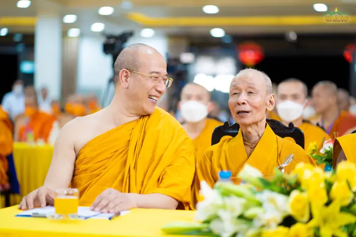 Chư Tăng Các Nước Hòa Hợp Trong Ngôi Nhà Phật Pháp