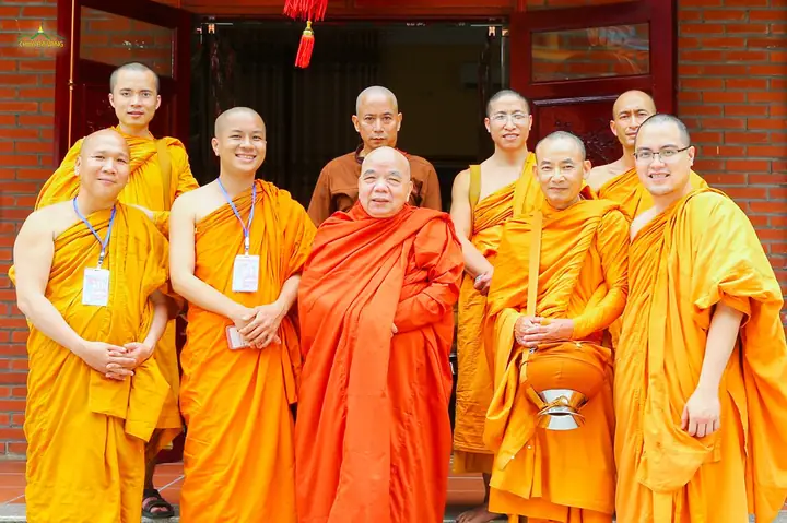 Chư Tăng Các Nước Hòa Hợp Trong Ngôi Nhà Phật Pháp