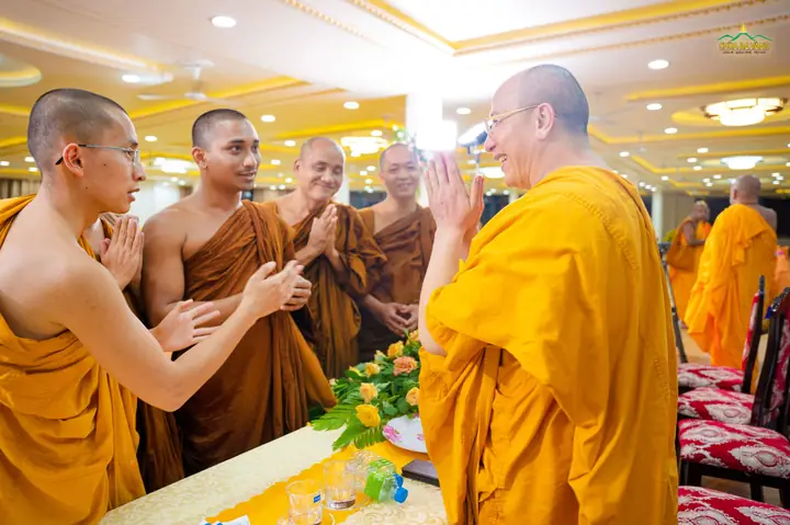 Chư Tăng Các Nước Hòa Hợp Trong Ngôi Nhà Phật Pháp