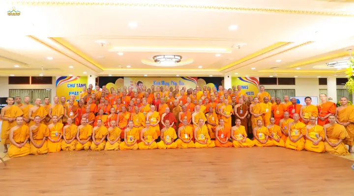 Chư Tăng Các Nước Hòa Hợp Trong Ngôi Nhà Phật Pháp