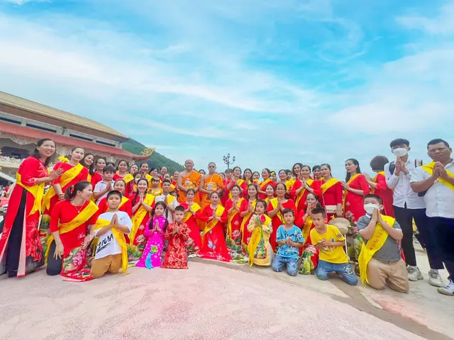 Chư Tăng Các Nước Hòa Hợp Trong Ngôi Nhà Phật Pháp