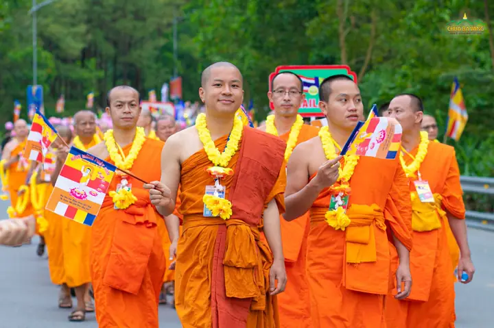 Chư Tăng Các Nước Hòa Hợp Trong Ngôi Nhà Phật Pháp