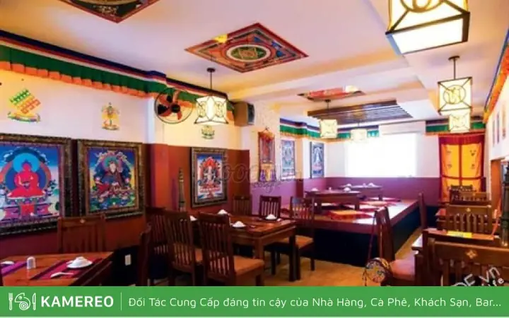 Khám Phá Nhà Hàng Chay Phật Ngọc Lê Hồng Phong: Không Gian Tâm Linh & Ẩm Thực Thanh Tịnh Giữa Lòng Thành Phố