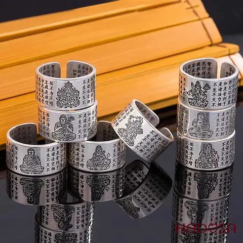 Nhẫn Bạc Thái Phật Bản Mệnhlà Món Trang Sức Tâm Linh Đặc Biệt, Khắc Họa 8 Vị Phật Bản Mệnh Ứng Với 12 Con Giáp Theo Phật Giáo Mật Tông. Mỗi Vị Phật Mang Năng Lượng Bảo Hộ, Trí Tuệ Và Lòng Từ Bi Giúp Hóa Giải Nghiệp Chướng, Tăng Phúc Lành Và Giữ Tâm An Lạc.
