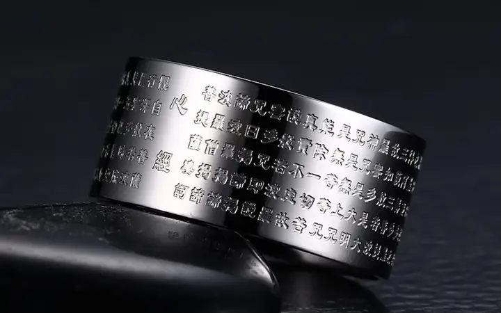 Ý Nghĩa Thực Sự Khi Đeo Nhẫn Khắc Kinh Phật