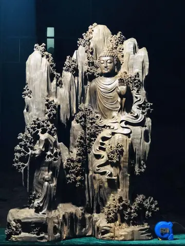 Tượng Gỗ Nhất Tâm Bái Phật