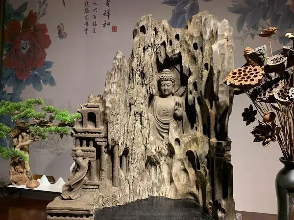 Nhất Tâm Hướng Phật: Nghệ Thuật Gỗ Xá Xị Kết Nối Tâm Linh Và Đời Sống