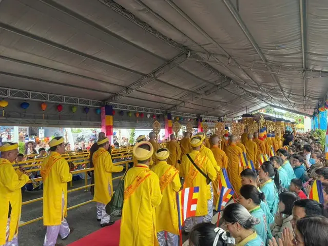 Những Hình Ảnh Cung Rước Xá Lợi Đức Phật Về Bình Chánh- Ảnh 8.