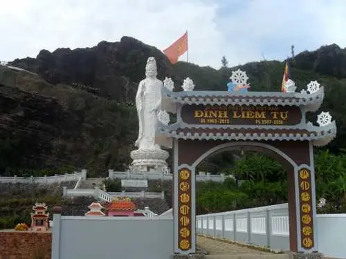 Ông Còn Nói Rằng Chính Ông Là Một Trong Những Người Kéo Đến Chùa Đục Để Xem Phật Bà Hiển Linh.