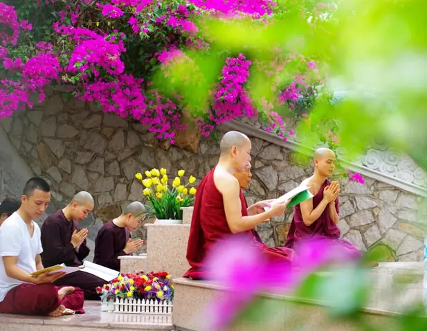 Ngài Hộ Pháp Hướng Dẫn Niệm Ân Đức Phật