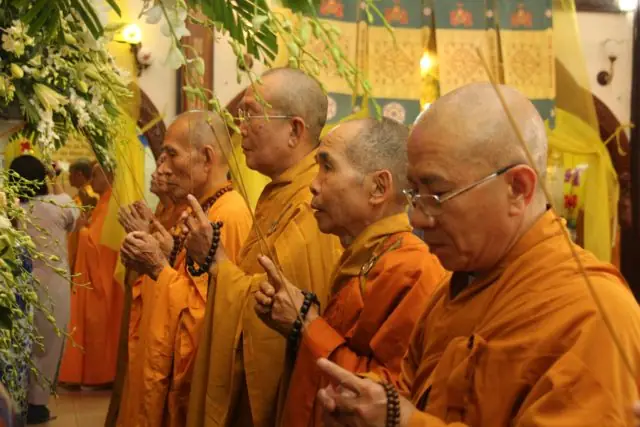 Niệm Hương Hay Niêm Hương? 1