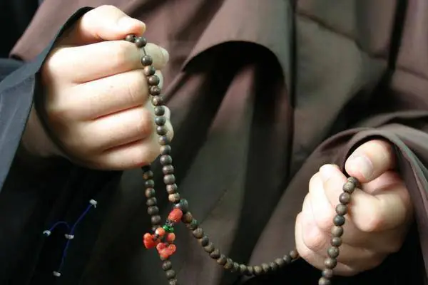 Cách Lần Chuỗi Niệm Phật Đúng Pháp - Ý Nghĩa Tràng Hạt 108 ...