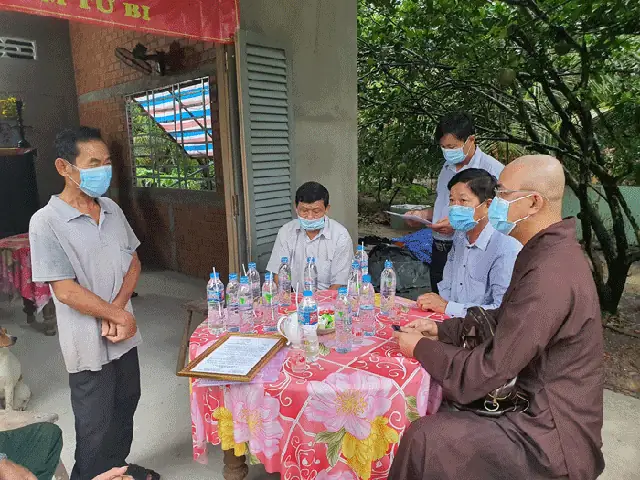 Tiền Giang: Niệm Phật Đường Liên Hoa Bàn Giao Nhà Tình Thương Và Tặng Học Bổng Cho Học Sinh Hiếu Học