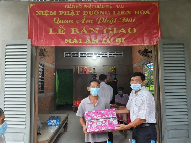 Tiền Giang: Niệm Phật Đường Liên Hoa Bàn Giao Nhà Tình Thương Và Tặng Học Bổng Cho Học Sinh Hiếu Học