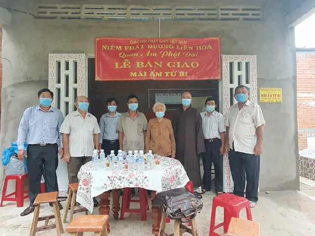 Tiền Giang: Niệm Phật Đường Liên Hoa Bàn Giao Nhà Tình Thương Và Tặng Học Bổng Cho Học Sinh Hiếu Học