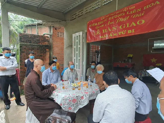 Tiền Giang: Niệm Phật Đường Liên Hoa Bàn Giao Nhà Tình Thương Và Tặng Học Bổng Cho Học Sinh Hiếu Học