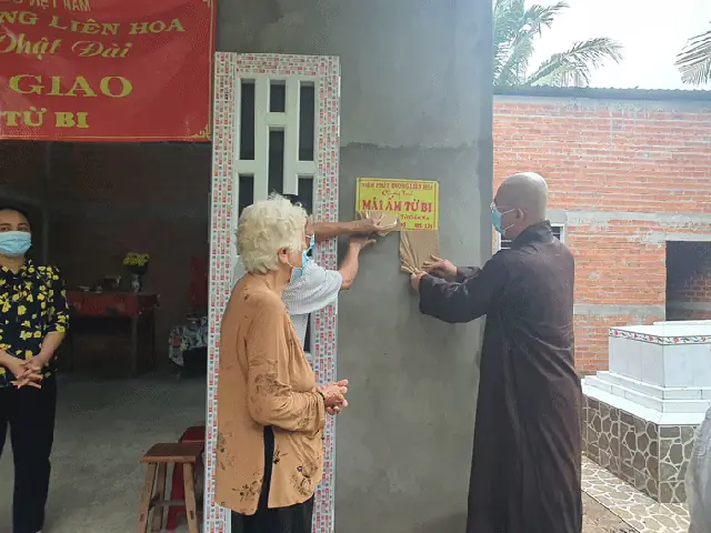 Tiền Giang: Niệm Phật Đường Liên Hoa Bàn Giao Nhà Tình Thương Và Tặng Học Bổng Cho Học Sinh Hiếu Học