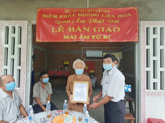 Tiền Giang: Niệm Phật Đường Liên Hoa Bàn Giao Nhà Tình Thương Và Tặng Học Bổng Cho Học Sinh Hiếu Học