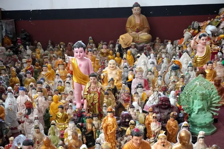 Nơi Những Ảnh, Tượng Cũ Được “hồi Sinh”