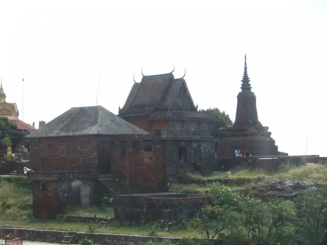 Núi Tà Lơn - Chốn Huyền Bí Ở Campuchia