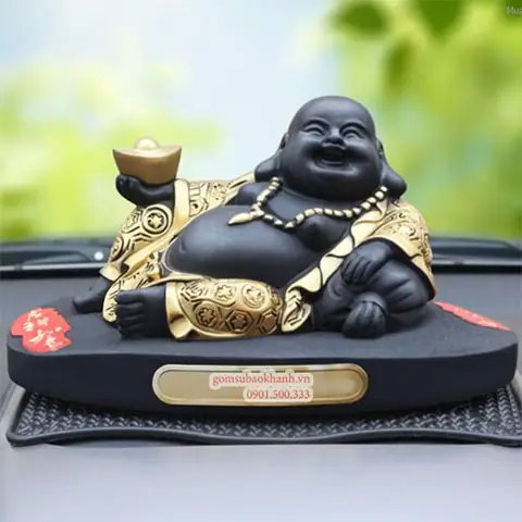 Đặt Tượng Phật Trong Xe Nhằm Mang Đến Bình An