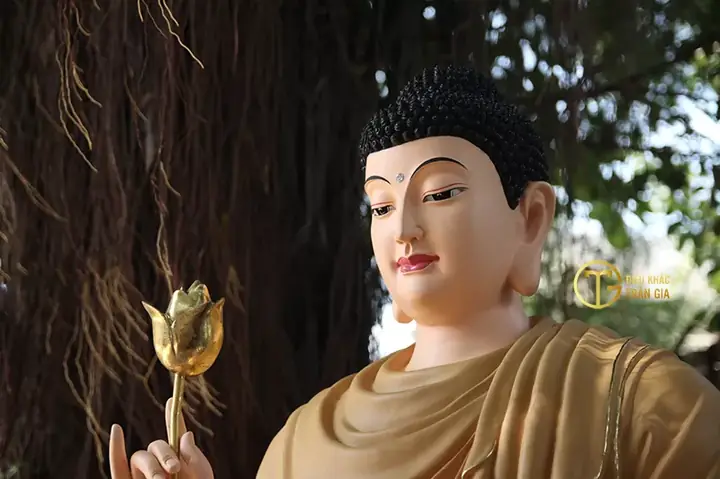 2/ Hình Ảnh Tượng Phật Cầm Hoa Sen Và Ý Nghĩa Thờ Tượng Phật Cầm Hoa Sen.