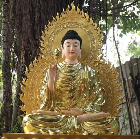 1/ Phật Cầm Hoa Sen Là Phật Gì? Ý Nghĩa Đức Phật Cầm Hoa Sen.