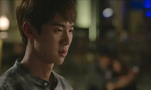 Cứng Người Khi Thấy Vợ