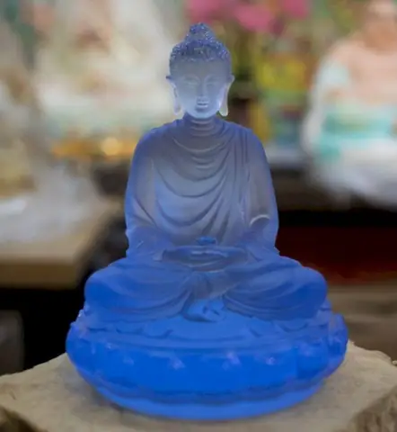 Phật Thích Ca Để Xe Ô Tô Tuổi Đinh Sửu