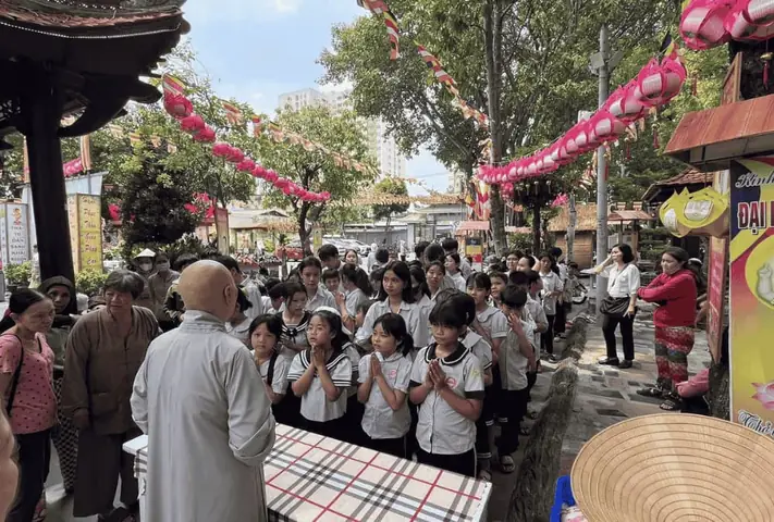 Các Hoạt Động Tại Sùng Đức Tự