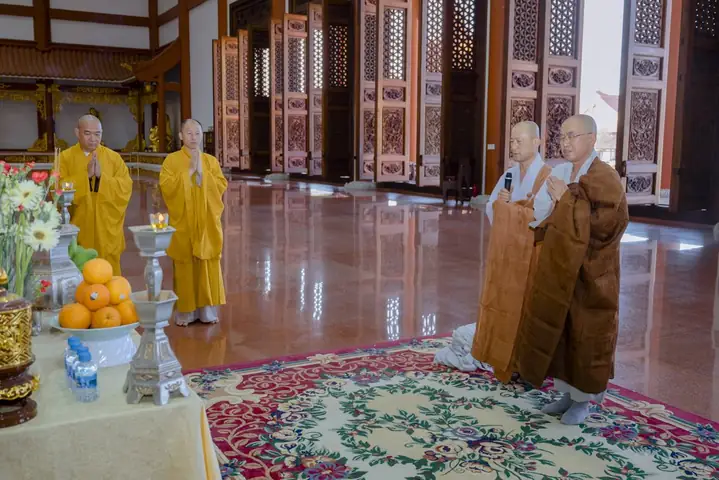 Chủ Tịch Hội Phật Giáo Tịnh Độ Hàn Quốc Vấn An Trưởng Lão Hòa Thượng Thích Thiện Nhơn