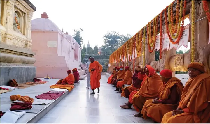 Thứ Nhất, Ảnh Hưởngphật Giáo Ấn Độqua Tập Tục Ăn Chay, Thờ Phật, Phóng Sinh Và Bố Thí.