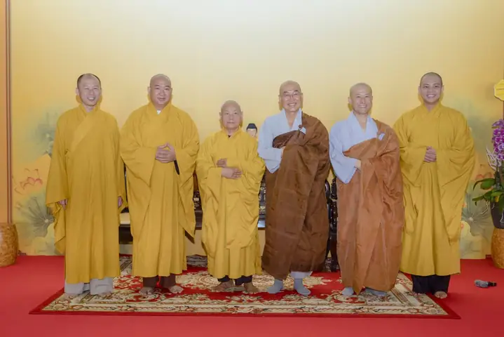 Chủ Tịch Hội Phật Giáo Tịnh Độ Hàn Quốc Vấn An Trưởng Lão Hòa Thượng Thích Thiện Nhơn