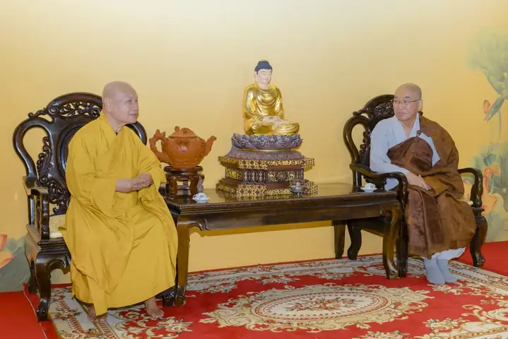 Chủ Tịch Hội Phật Giáo Tịnh Độ Hàn Quốc Vấn An Trưởng Lão Hòa Thượng Thích Thiện Nhơn