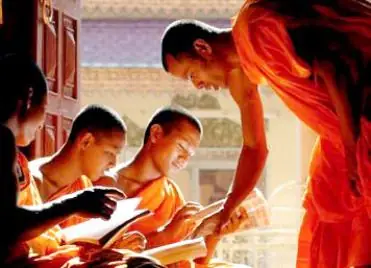 Phật Giáo Nam Truyền: Nghi Lễ An Cư Mùa Mưa Và Ý Nghĩa Tu Tập