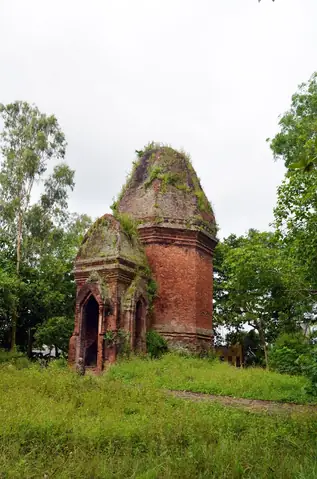 Siva Giáo Và Phật Giáo Ở Vùng Quảng Nam Thế Kỷ 10