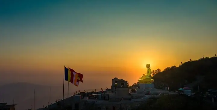 Tư Tưởng “cư Trần Lạc Đạo”