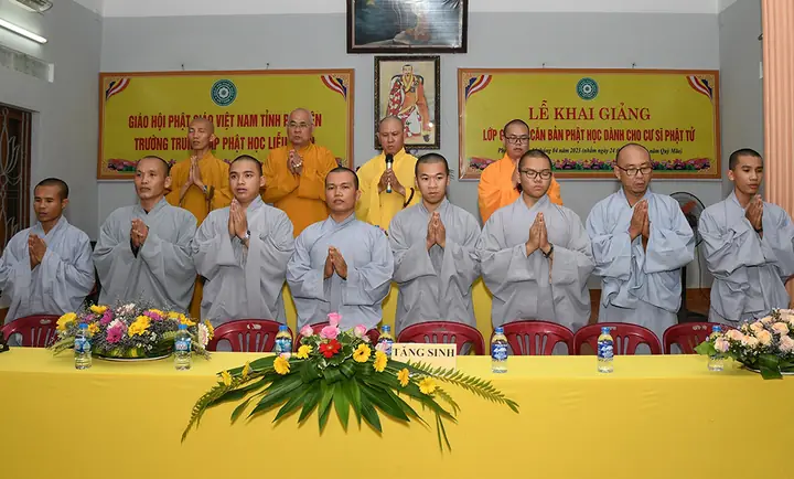 Phú Yên: Trường Trung Cấp Phật Học Liễu Quán Khai Giảng Lớp Giáo Lý Căn Bản Phật Học Dành Cho Cư Sĩ Phật Tử