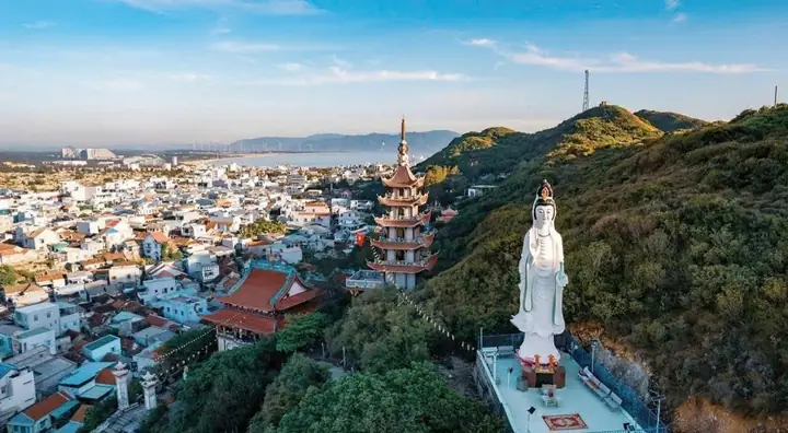 Quán Thế Âm Bồ-tát - Ánh Từ Quang Giữa Đời | Giác Ngộ Online