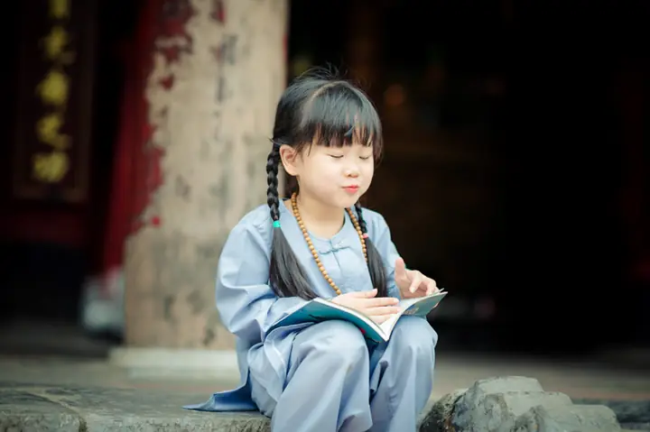 Phật Pháp Cho Trẻ Em: Hướng Dẫn Cha Mẹ Dạy Con Hiểu Đạo Từ Những Ngày Đầu Đời