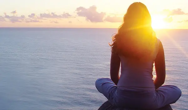 Khi Gặp Những Chuyện Buồn Trong Cuộc Sống, Hãy Hít Một Hơi Thật Sâu, Thở Ra Và Cho Qua Mọi Thứ. Để Hạnh Phúc Trọn Vẹn, Nên Học Cách Buông Bỏ Những Lo Lắng Và Phiền Muộn”, Đó Chính Là Lời Giảng Của Thiền Sư Thích Nhất Hạnh.