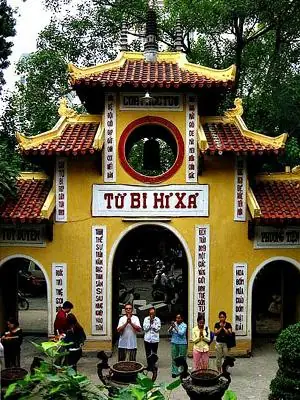 Chua-phat-an-bao-hoa-sen-vu-lan-2008-04