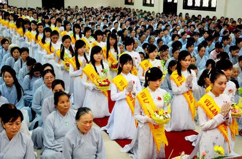 Hỏi 2:mình Lại Nghe Nói Đi Tu Là Vì Hết Duyên Trần ( Không Muốn Nhuốm Bụi Trần ) . Thấy Các Sư Tu Đều Ở Trong Chùa Hoài Rất Ít Khi Họ Ra Ngoài , Có Lẽ Vì Muốn Thanh Tịnh . Nhưng Trong Phật Pháp Có Ghi Người Nhà Phật Là Để Cứ Khổ Phò Nguy , Giúp Đỡ Người Khác . Mình Thì Lại Thấy Rất Ít Điều Này Vì Hầu Như Đều “không Muốn Bị Nhuốm Bụi Trần” Vậy Sự Thanh Tịnh Hơn Hay Cứu Giúp Người Khác Hơn ?! ( Cháu Thấy Có Rất Nhiều Nhà Sư Vận Động Quyên Góp Nhiệt Tình Ủng Hộ Người Nghèo Hay Xây Nhà Tình Thương Cháu Rất Phục . )…….