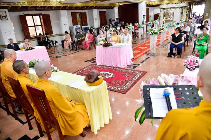 Phật Dạy Bốn Pháp Lành Giúp Vợ Chồng Sống Hạnh Phúc Bên Nhau