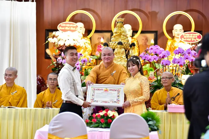 Phật Dạy Bốn Pháp Lành Giúp Vợ Chồng Sống Hạnh Phúc Bên Nhau